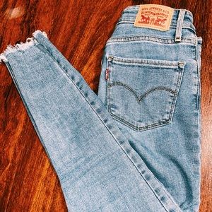 LEVI 721 High Rise Skinny